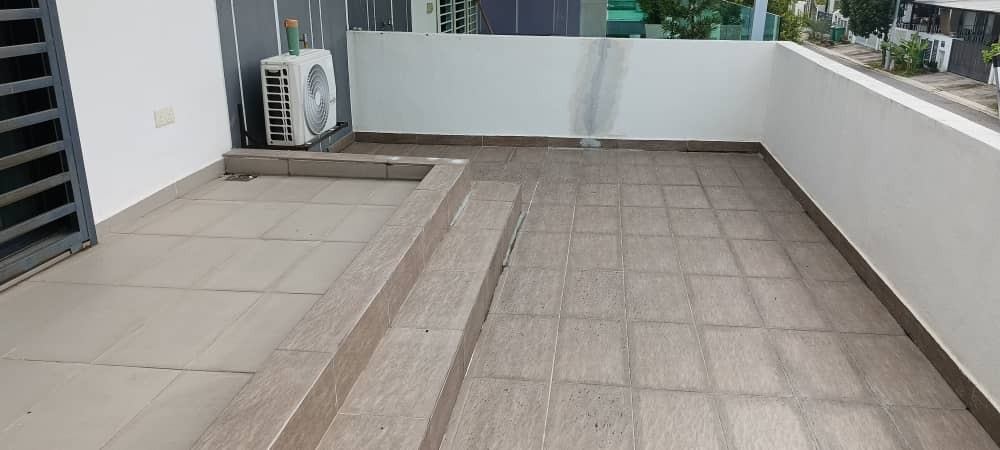 Balcony 1 – torch on system (mineral membrane) – before work